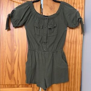 DEREK HEART ROMPER WOMENS L OLIVE GREEN JUMPSUIT 100%-COTTON BUTTON DETAIL FRONT